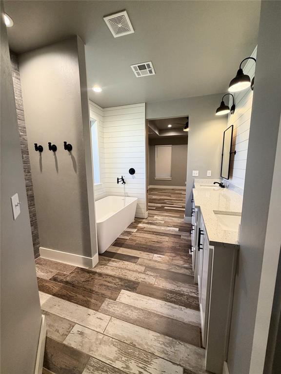 2040 S May Avenue Property Photo 19