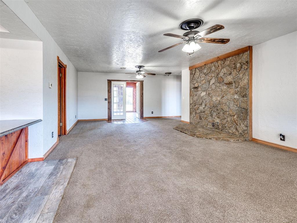 245 E Riddle Road Property Photo 9