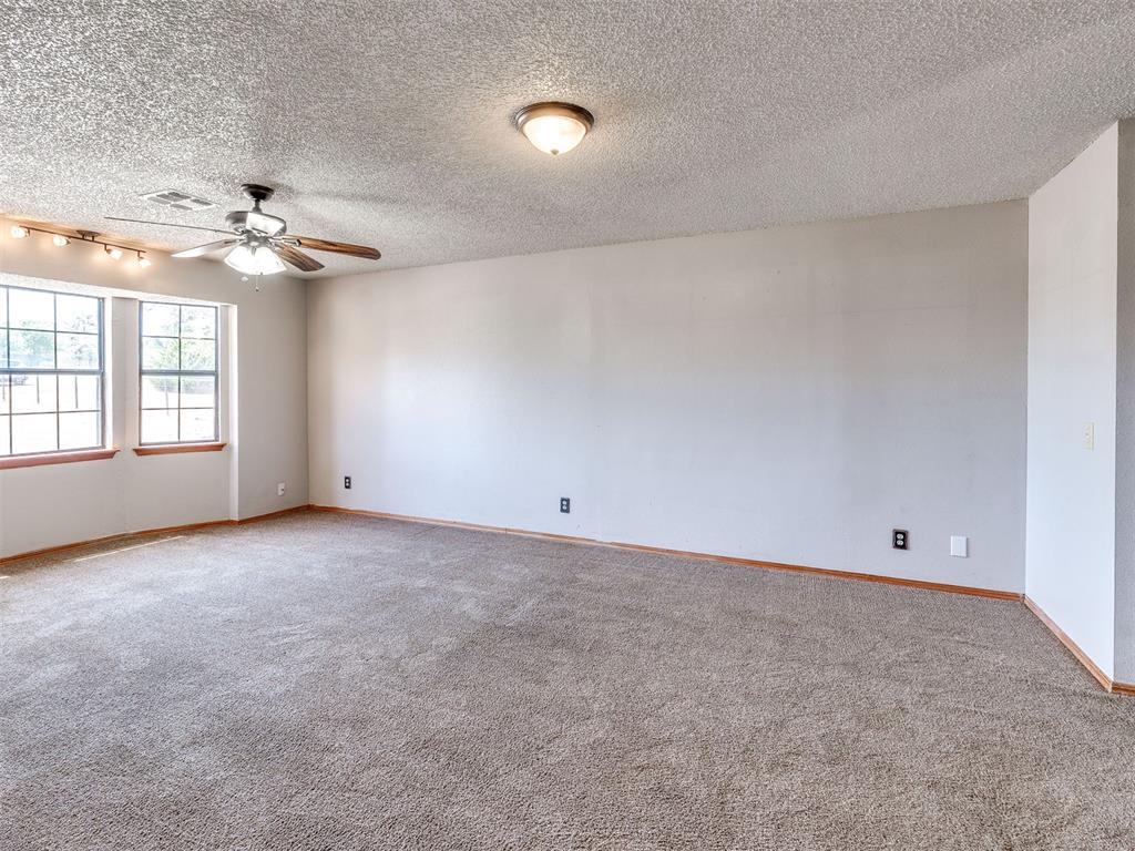 245 E Riddle Road Property Photo 15