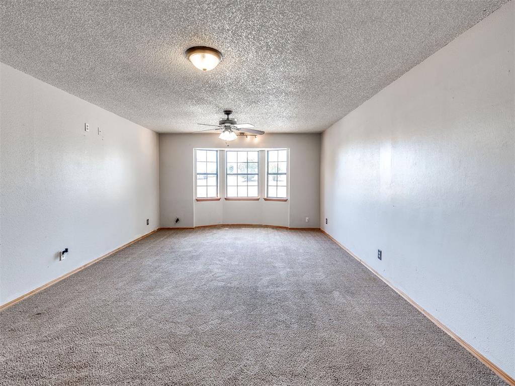245 E Riddle Road Property Photo 16
