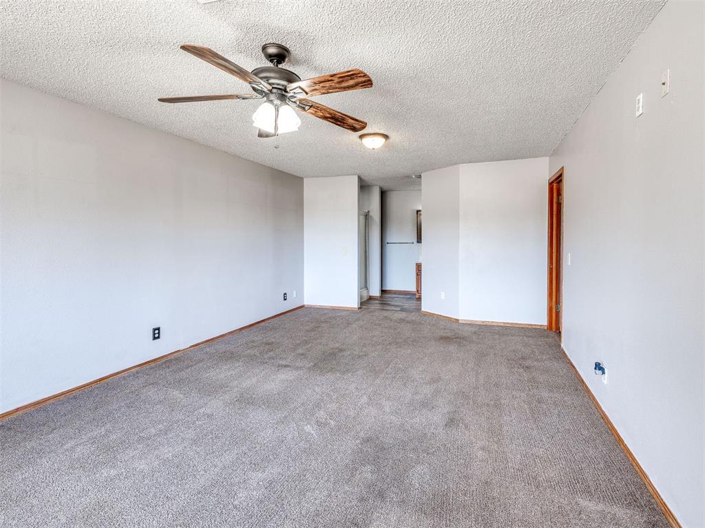 245 E Riddle Road Property Photo 17