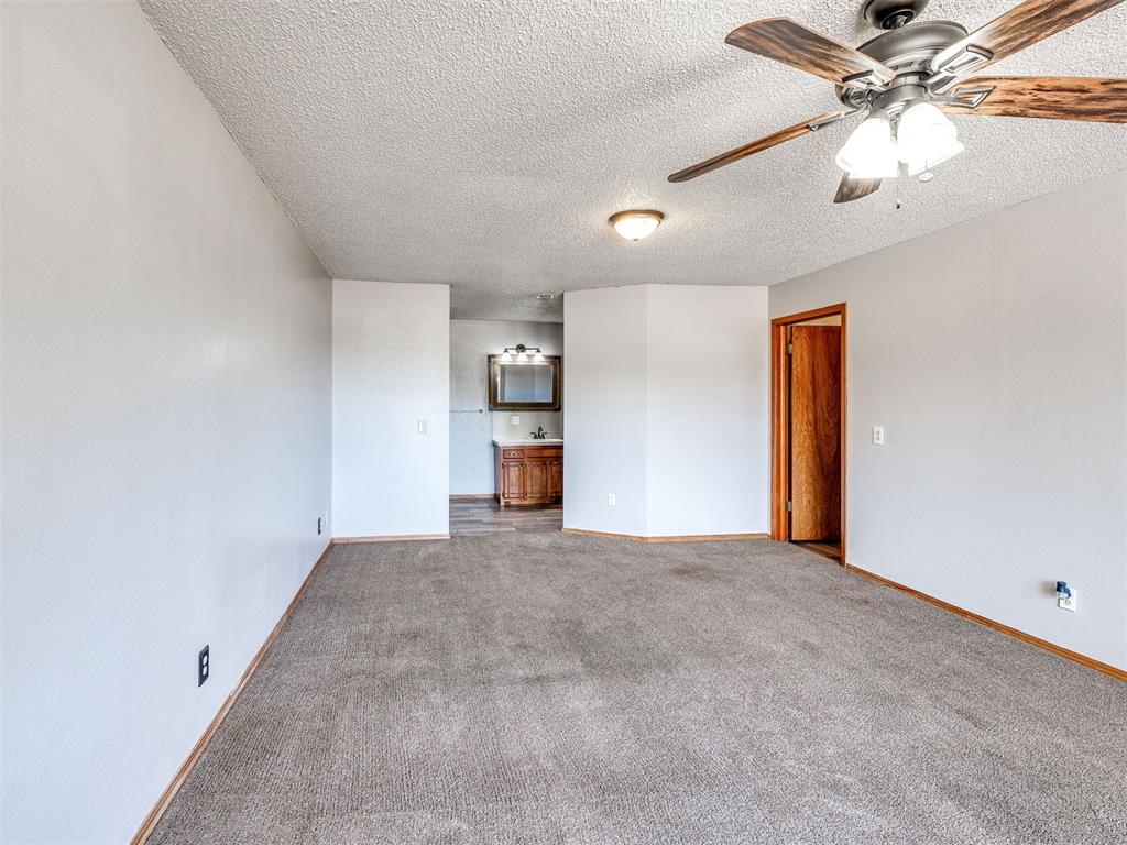 245 E Riddle Road Property Photo 18