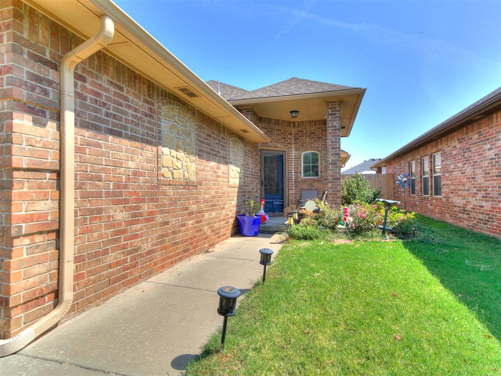 18228 Bridlington Drive Property Photo 8