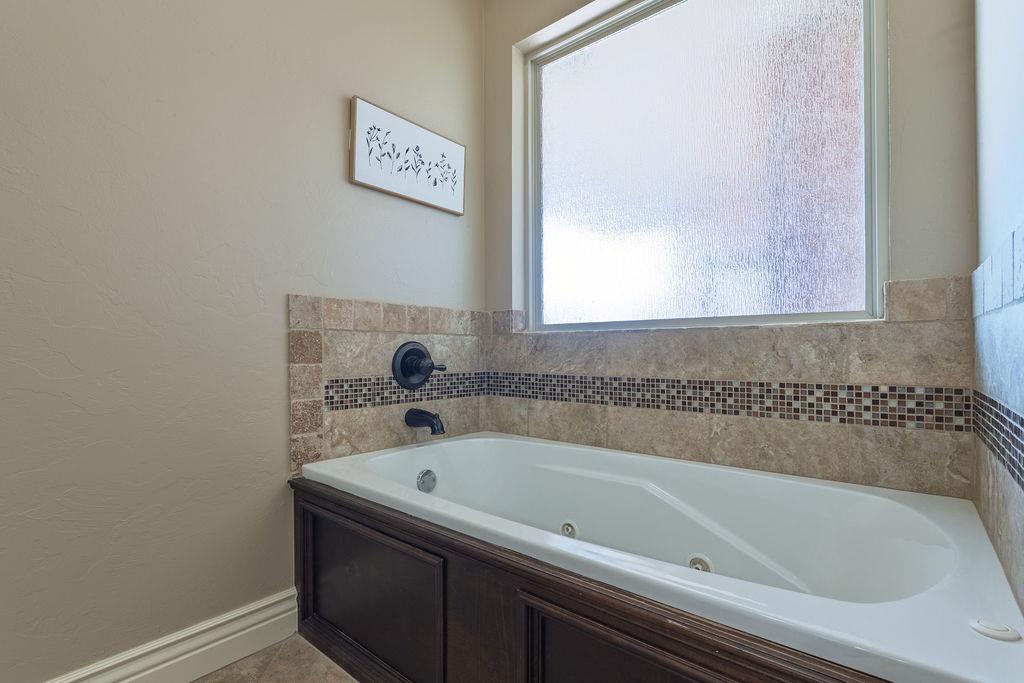 19033 Meadows Crossing Drive Property Photo 25