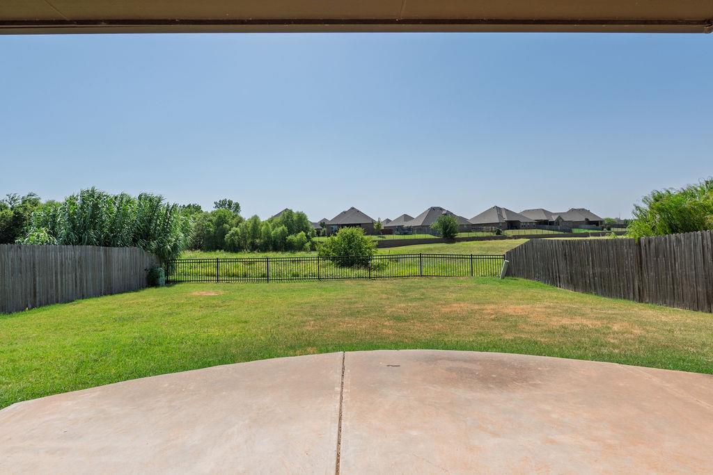 19033 Meadows Crossing Drive Property Photo 37