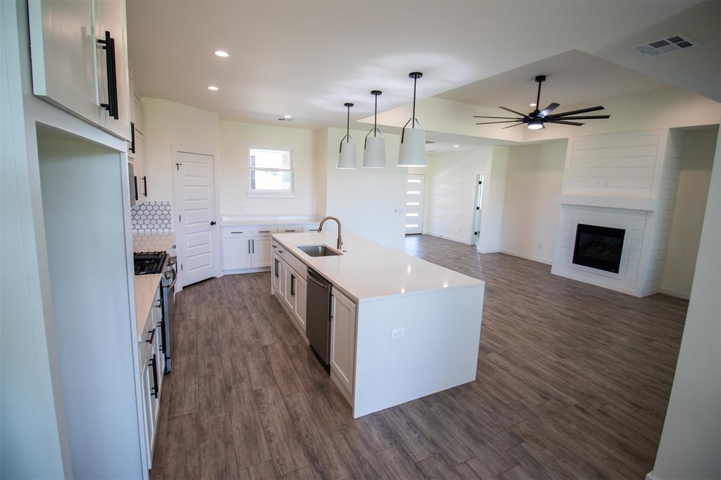 17584 Salma Road Property Photo 6