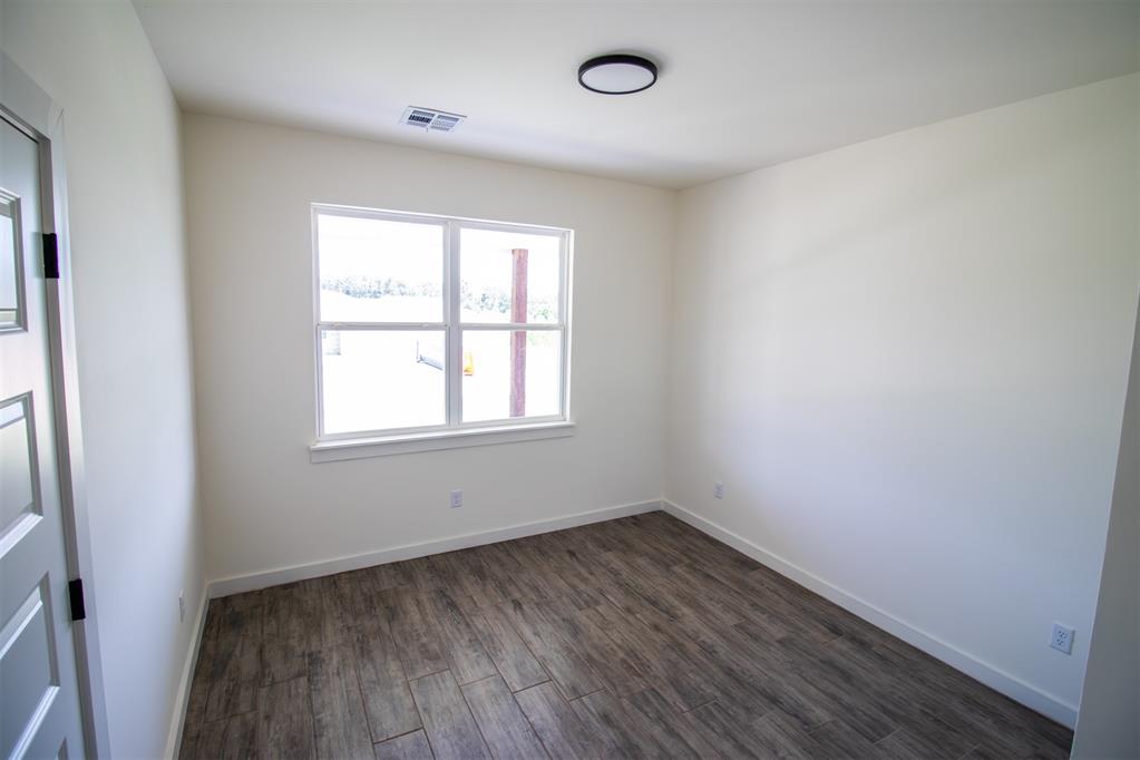 17584 Salma Road Property Photo 9