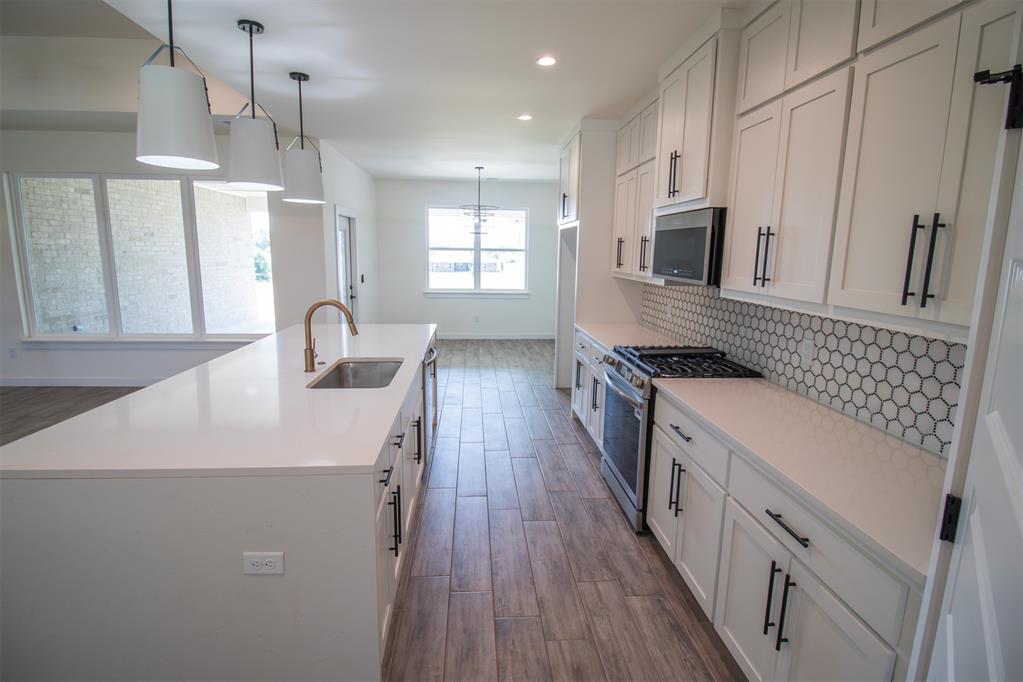 17584 Salma Road Property Photo 7