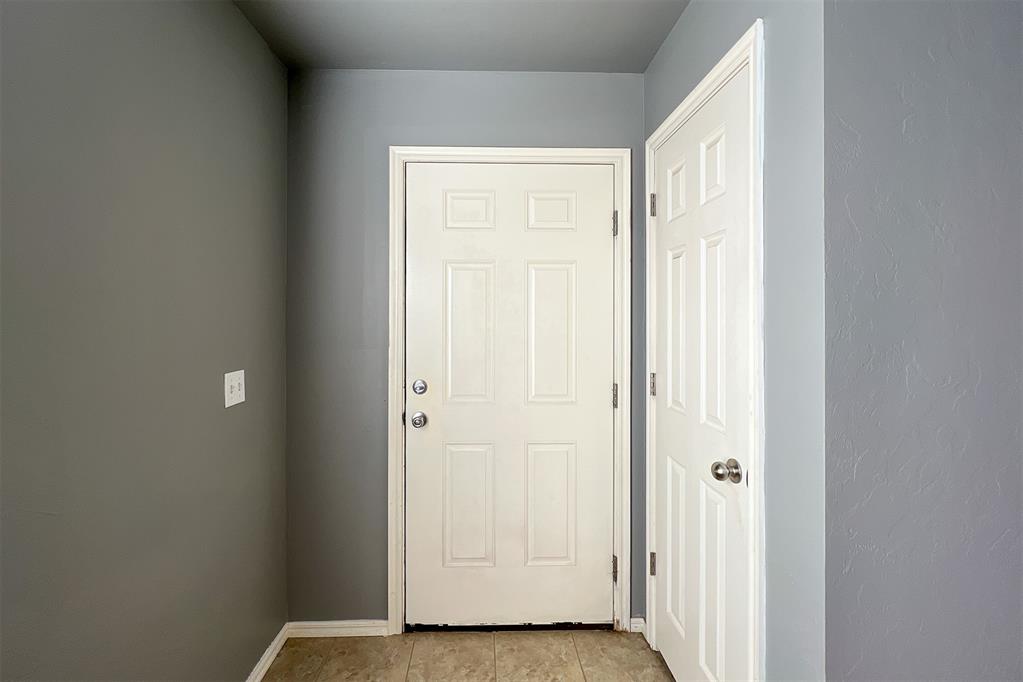 7802 Bennie Terrace Property Photo 3