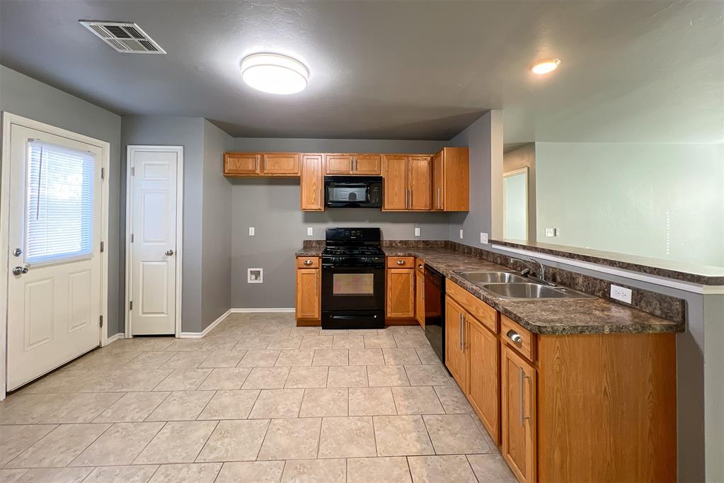 7802 Bennie Terrace Property Photo 6