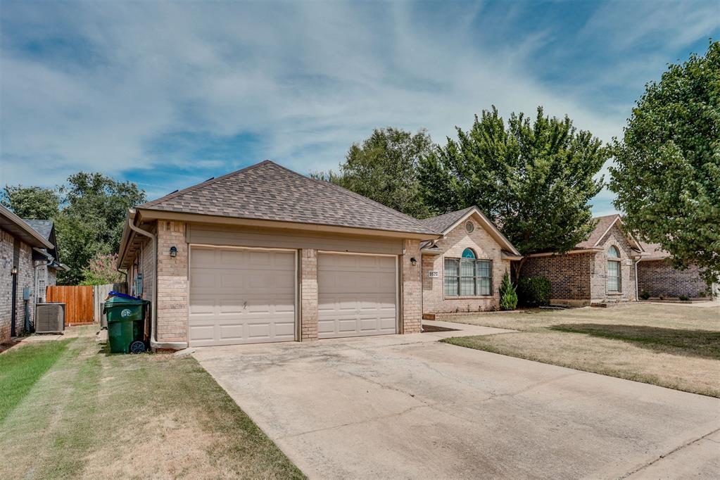 9925 Fox Fair Hollow Property Photo 6