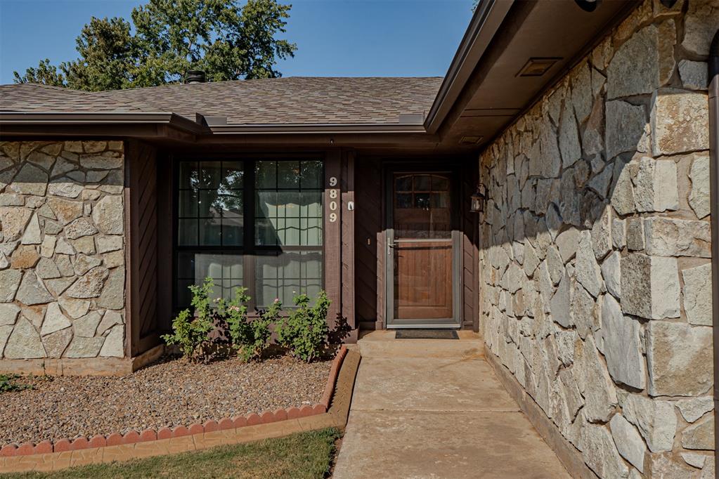 9809 Southridge Drive Property Photo 4