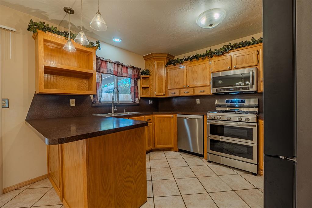 9809 Southridge Drive Property Photo 14