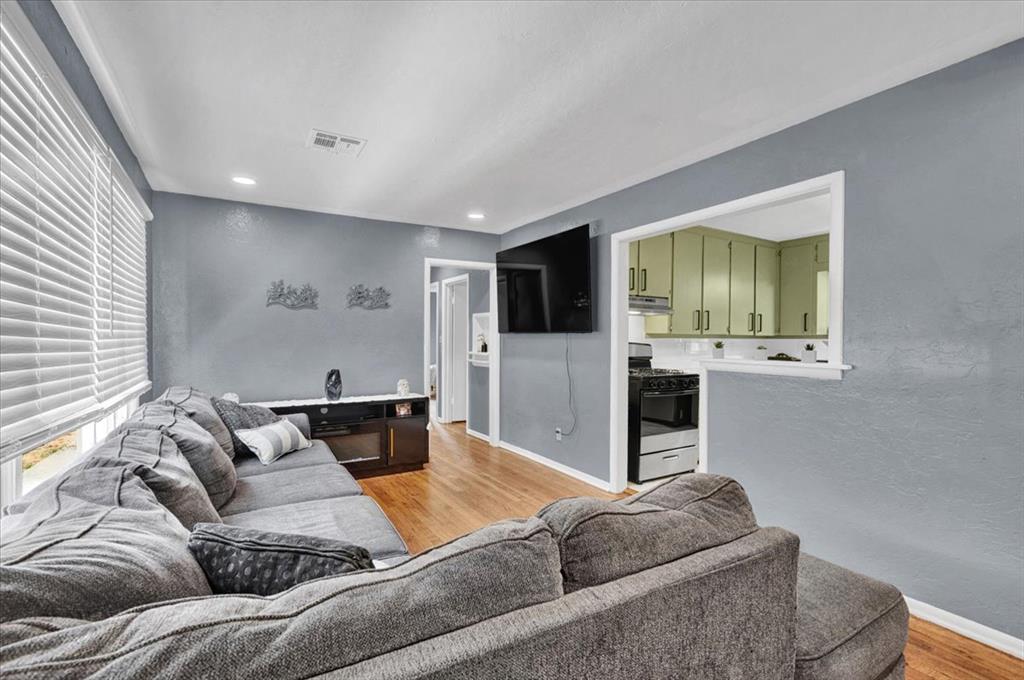 3601 Woodside Drive Property Photo 2