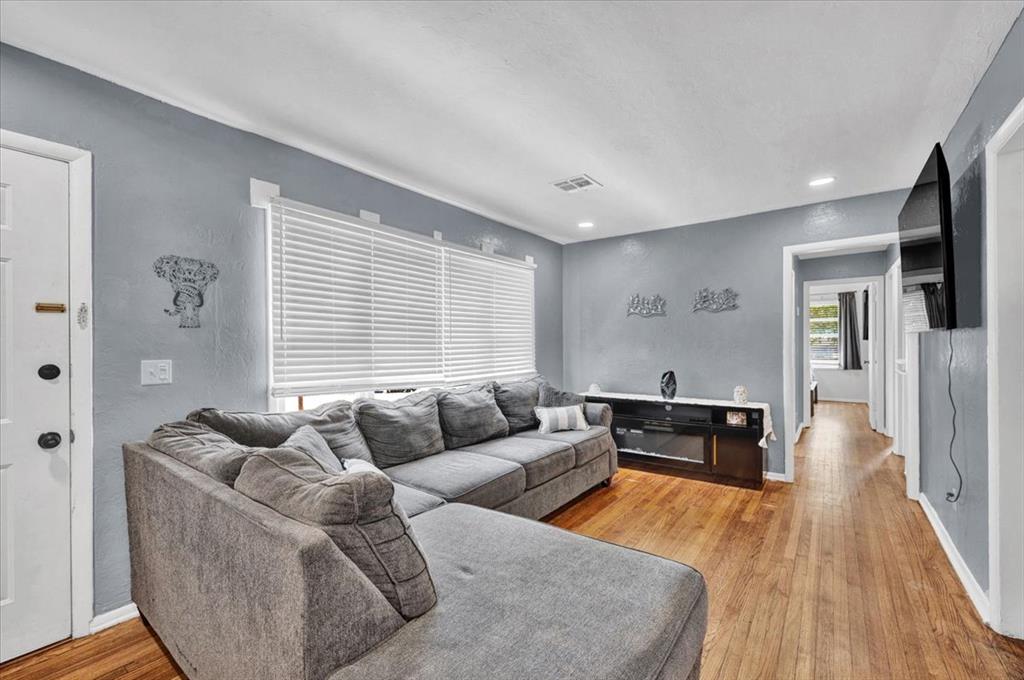 3601 Woodside Drive Property Photo 6
