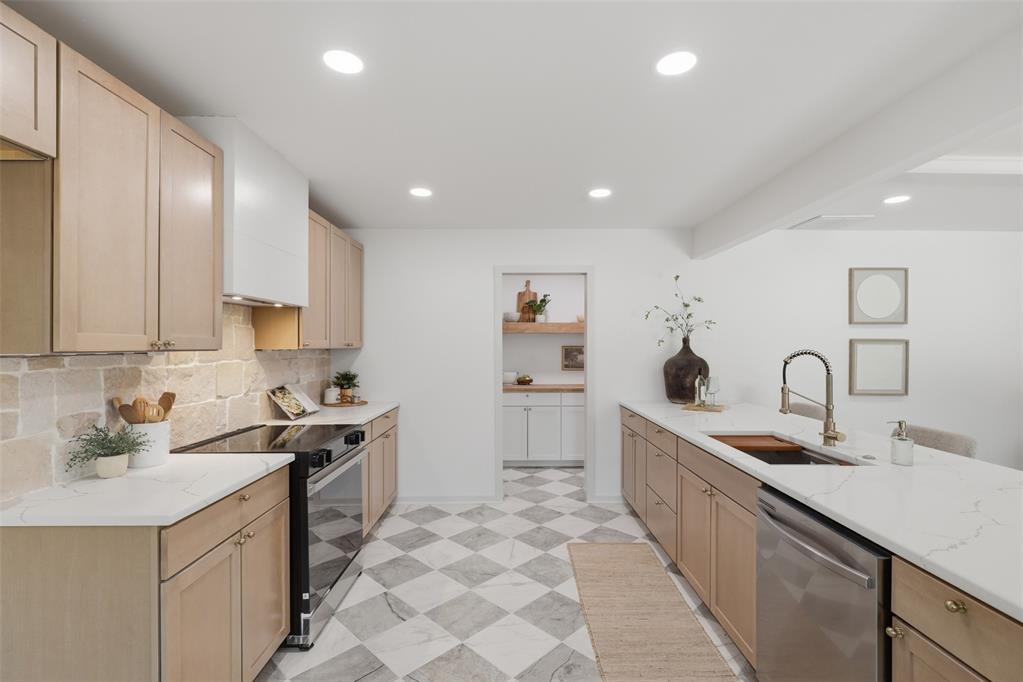 6708 Whitehall Drive Property Photo 15