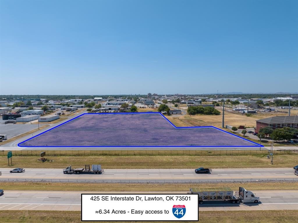 425 Se Interstate Drive Property Photo 1