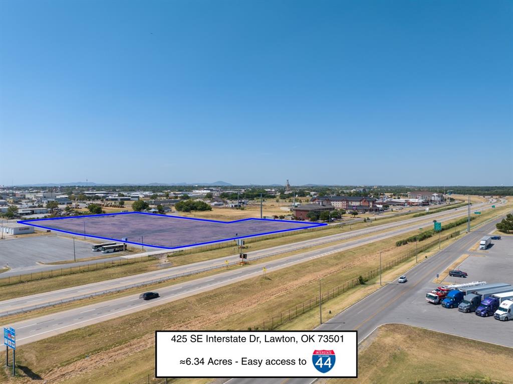 425 Se Interstate Drive Property Photo 2