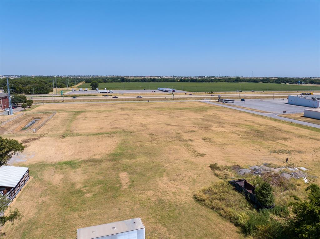 425 Se Interstate Drive Property Photo 3