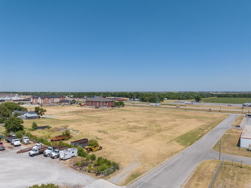 425 Se Interstate Drive Property Photo 4