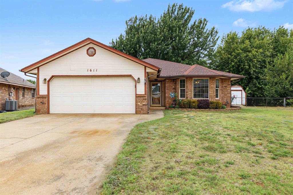 1611 N Orchard Terrace Property Photo 1