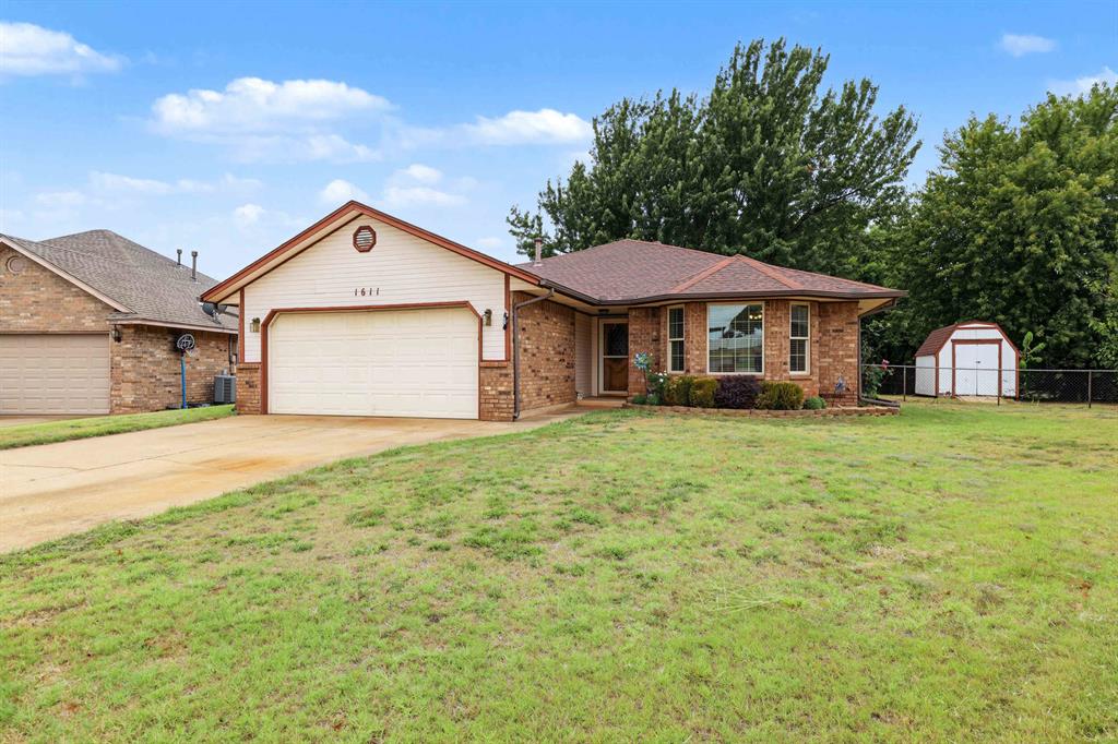 1611 N Orchard Terrace Property Photo 3
