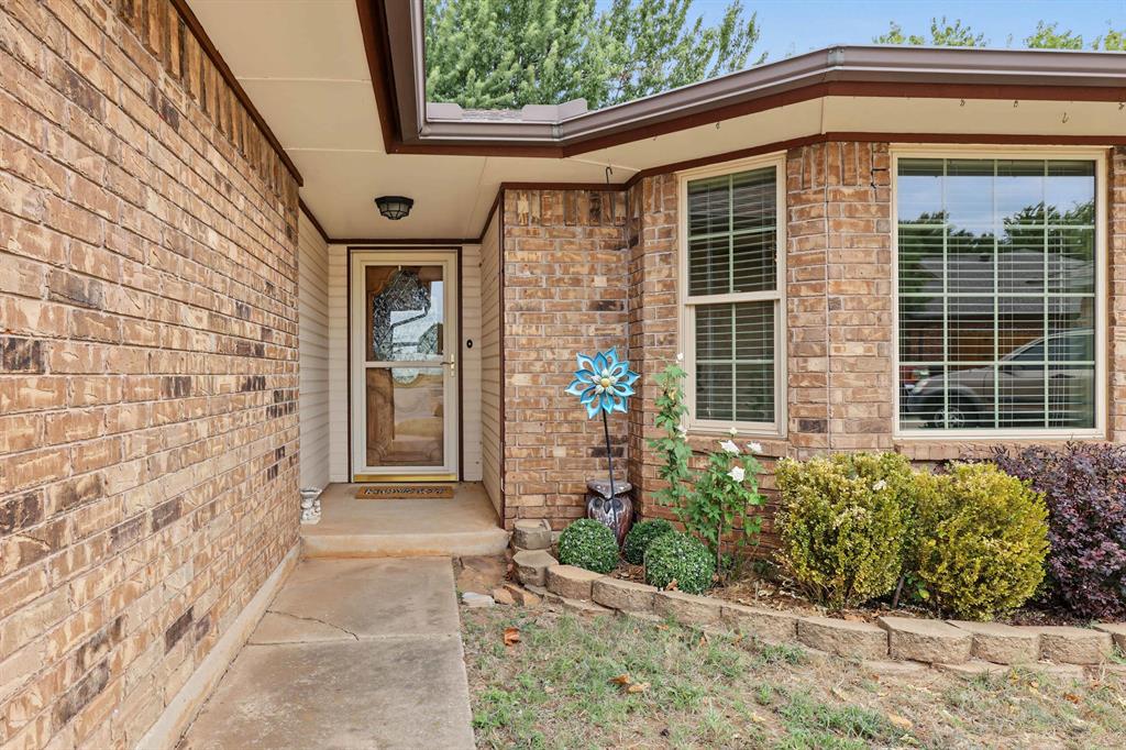 1611 N Orchard Terrace Property Photo 4