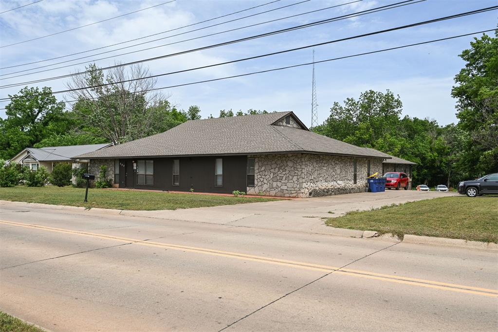 908 E 12th Avenue Property Photo 3