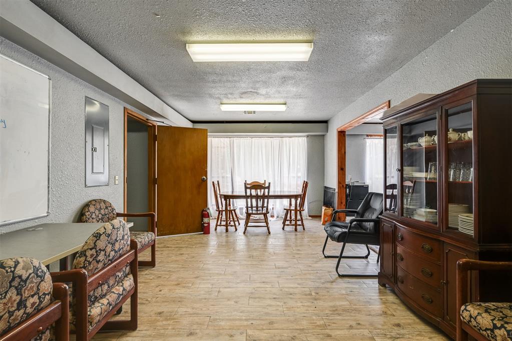 908 E 12th Avenue Property Photo 29