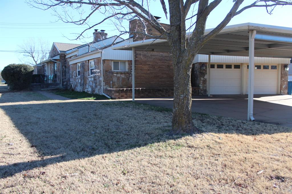 200 E Marshall Drive Property Photo 4