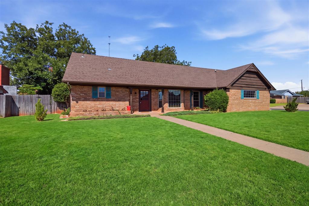 1619 Crestview Drive Property Photo 1