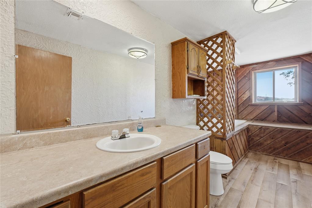 725 W Broadway Street Property Photo 17