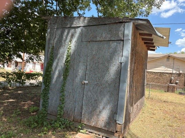 125 N Fowler Street Property Photo 4