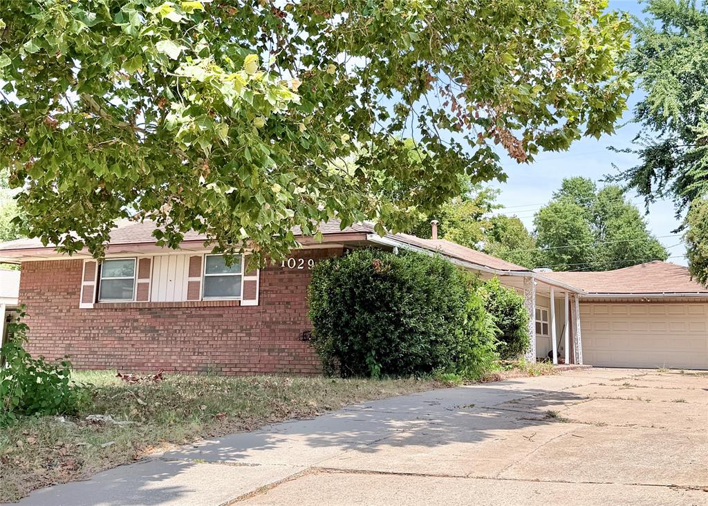 1029 W Peebly Drive Property Photo 1