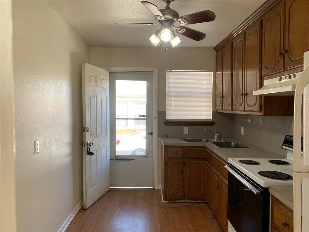 553 E Indian Drive Property Photo 2