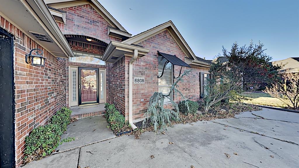 6808 Sandlewood Drive Property Photo 1