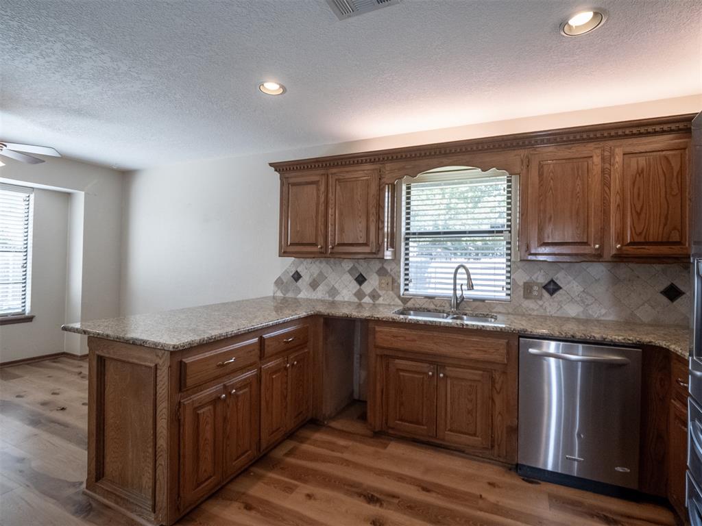 11221 Kingsgate Drive Property Photo 16