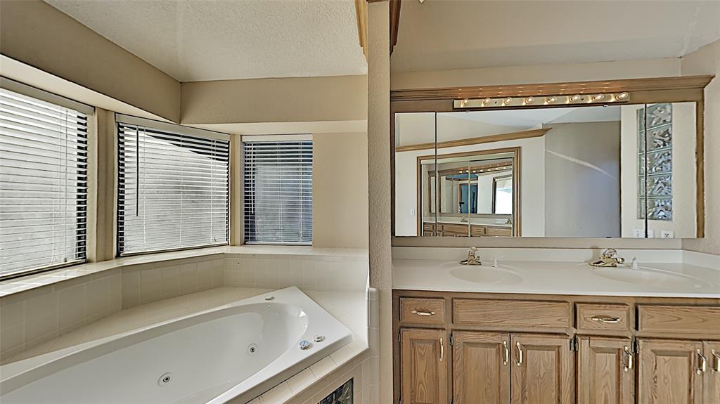 10001 Kay Ridge Property Photo 12