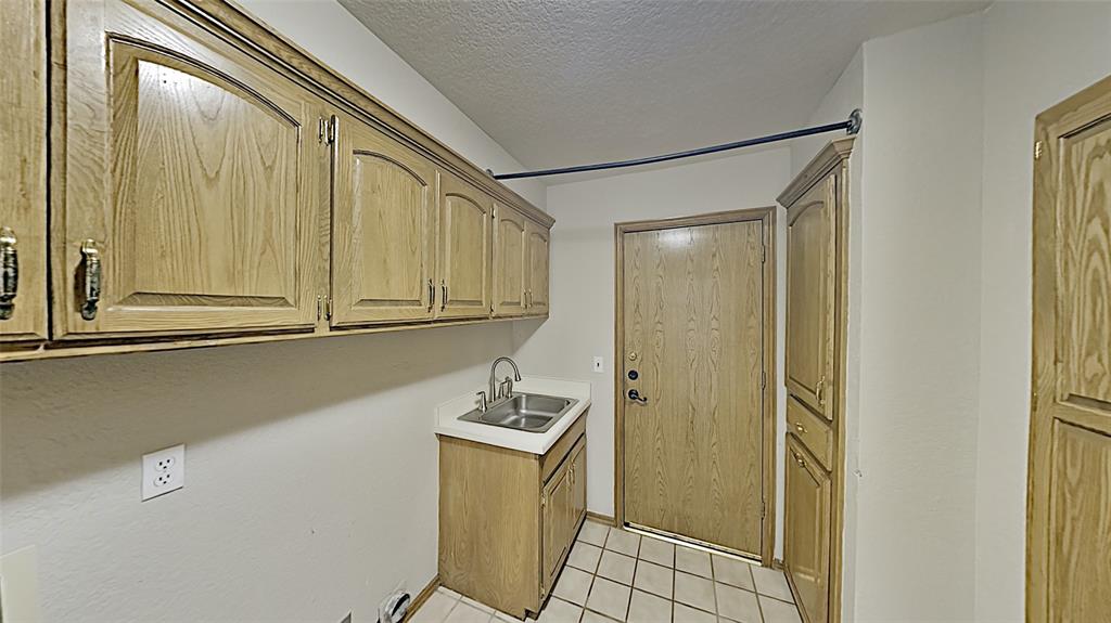 10001 Kay Ridge Property Photo 13