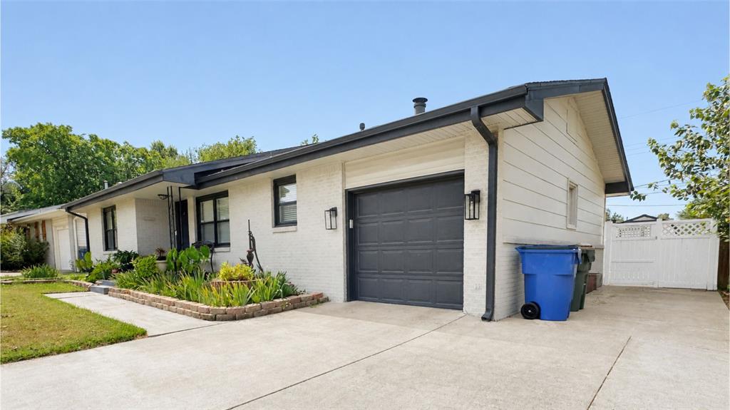 2136 Erin Place Property Photo 3