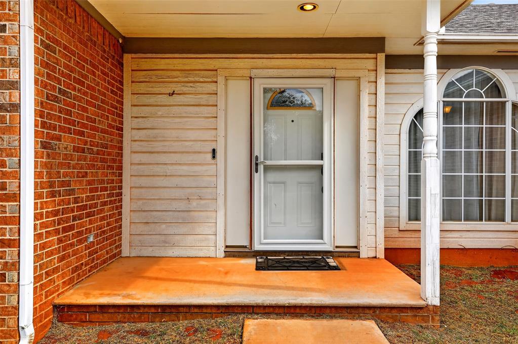1802 E University Avenue Property Photo 6
