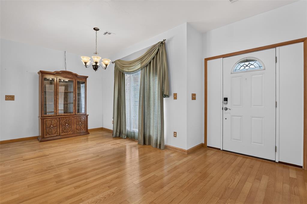 1802 E University Avenue Property Photo 7