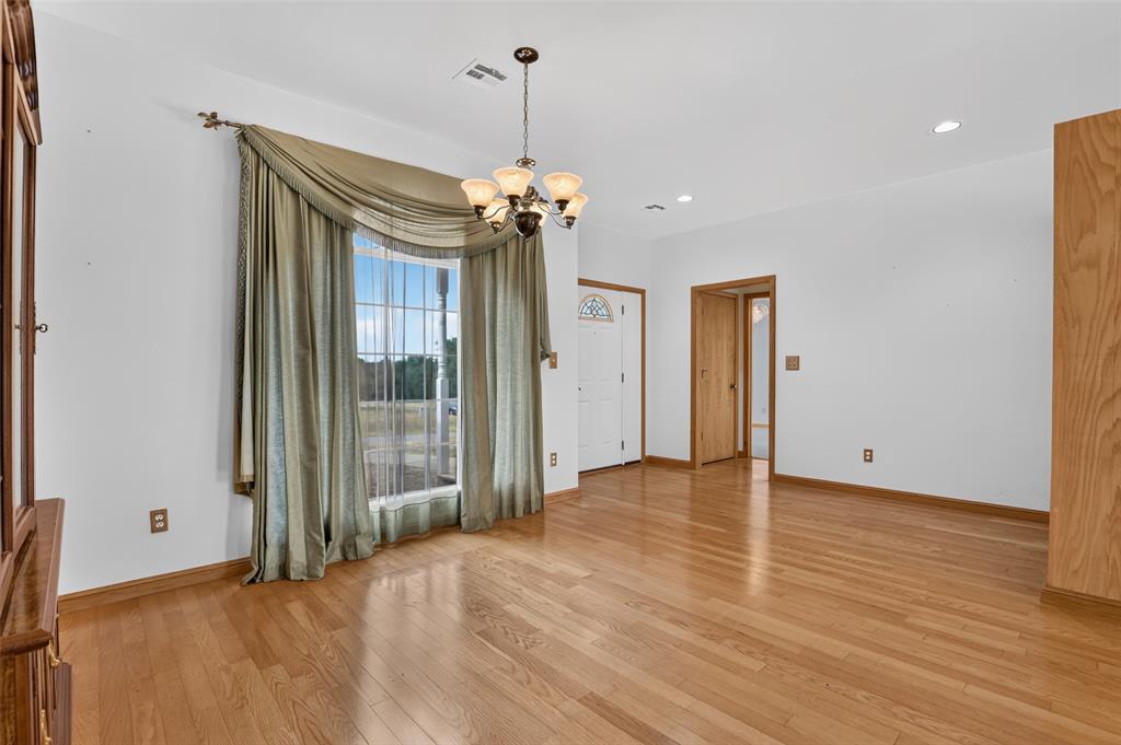 1802 E University Avenue Property Photo 8