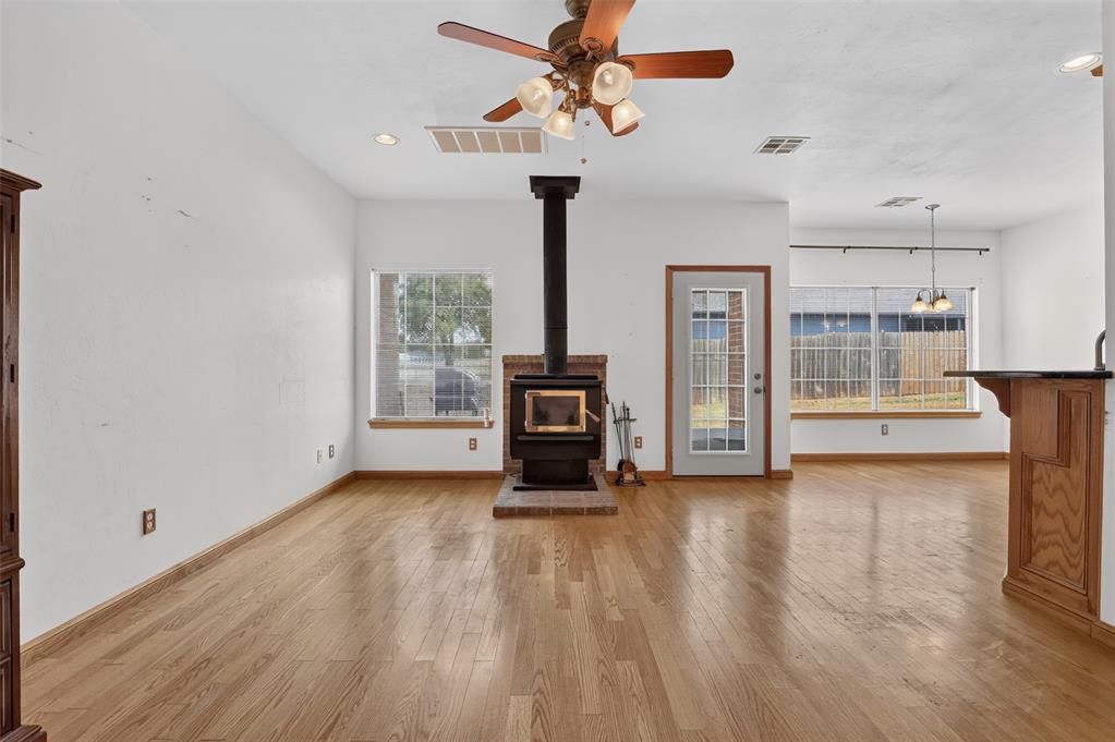 1802 E University Avenue Property Photo 10