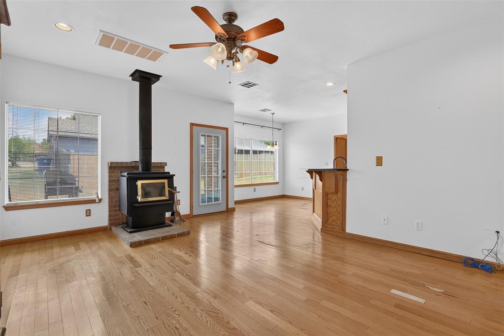 1802 E University Avenue Property Photo 11