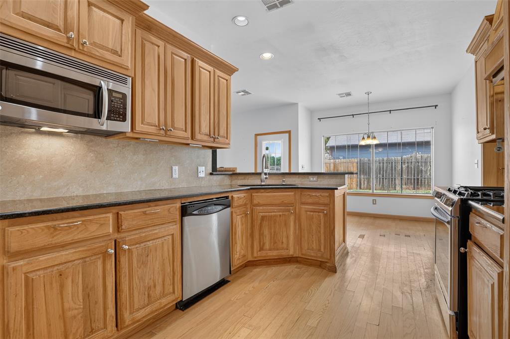 1802 E University Avenue Property Photo 14