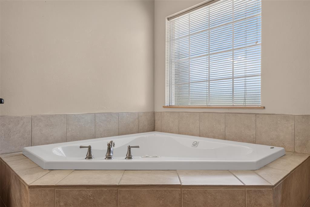 1802 E University Avenue Property Photo 26