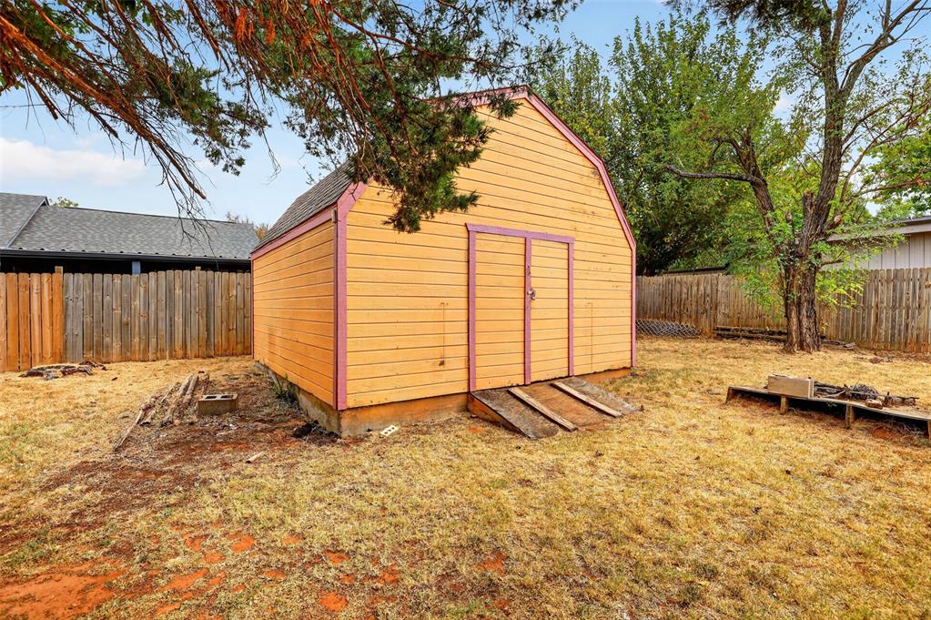1802 E University Avenue Property Photo 41