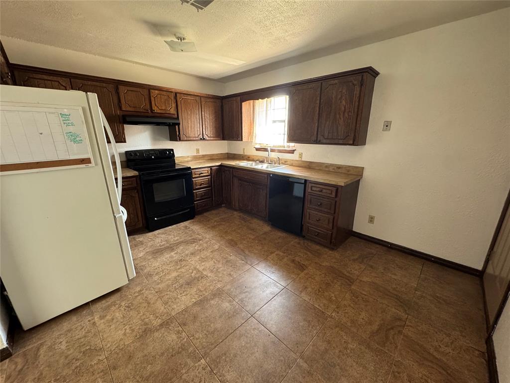 2022 Berry Street Property Photo 3