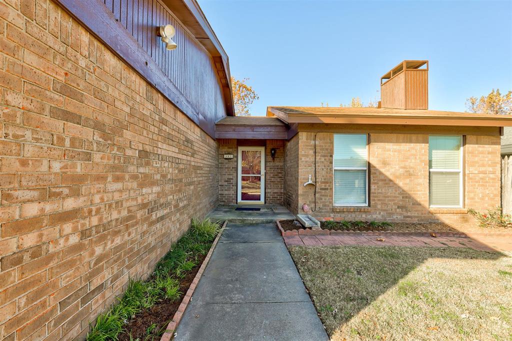 841 N Robinson Avenue Property Photo 2